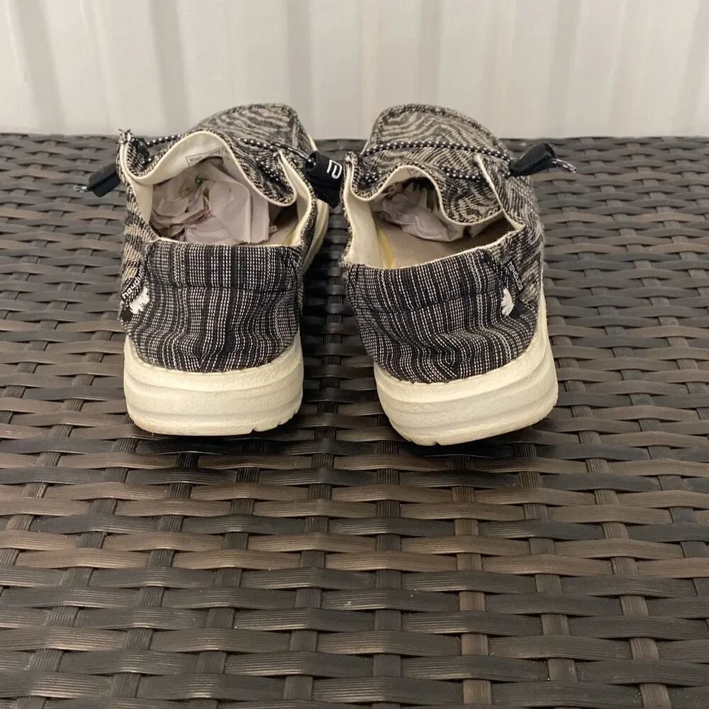 Hey dude shoes Wendy woven zebra black stripe women’s size 6 ￼